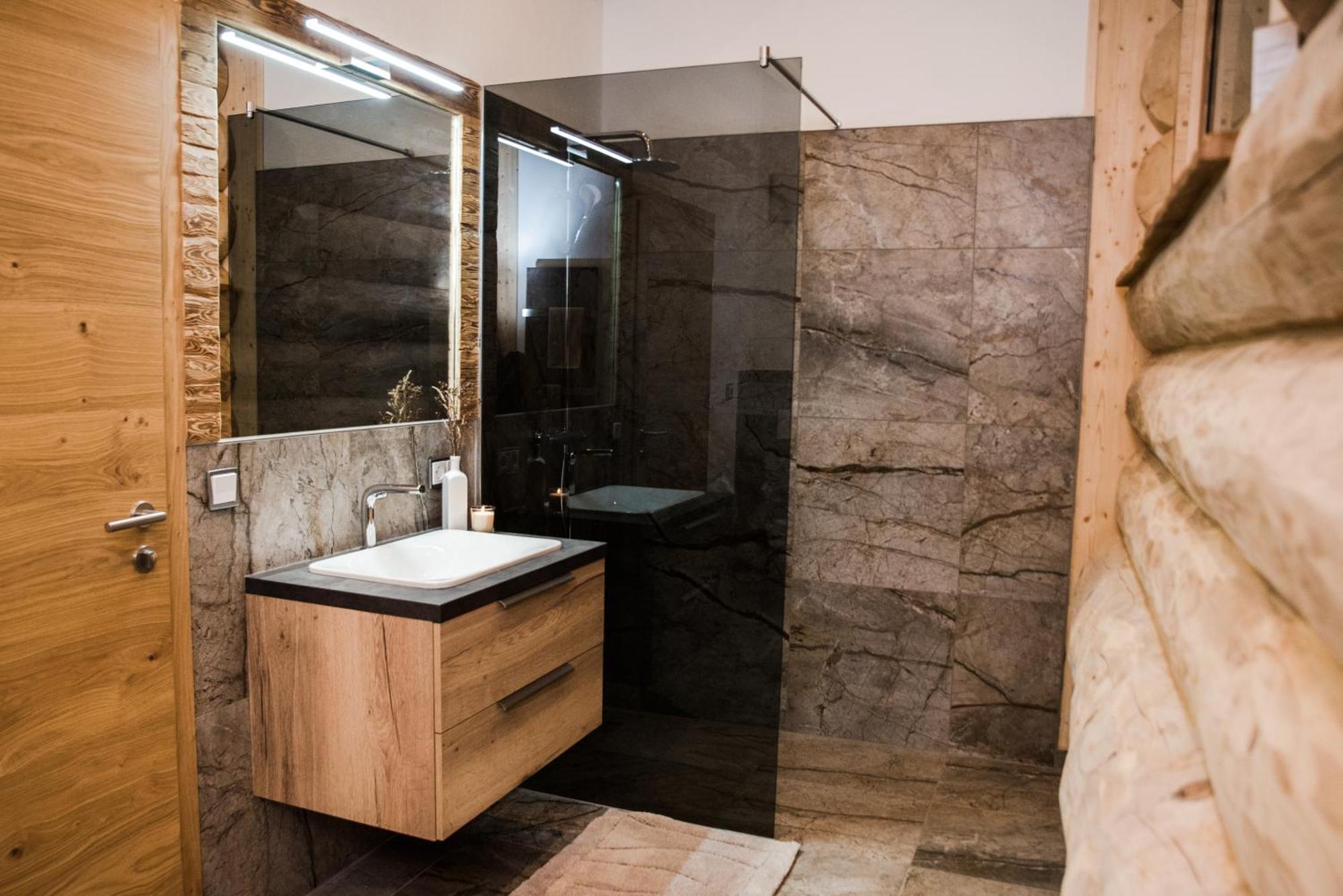 Blockhausen Luxus Chalets Oberschwarzenberg Bilik gambar